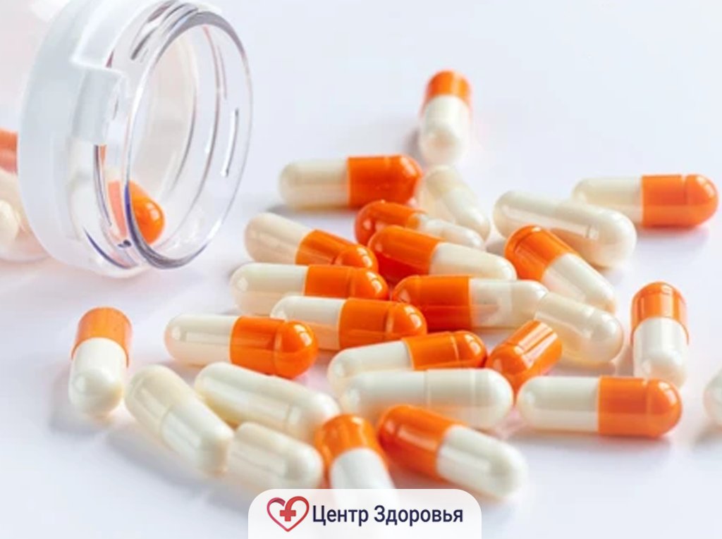 Габапентин в капсулах на нейтральном фоне